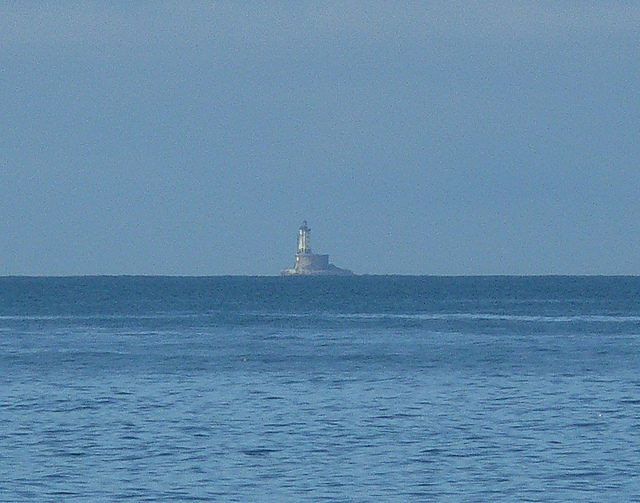 St George Reef Lighthouse in the distance. Author: docentjoyce CC-BY 2.0
