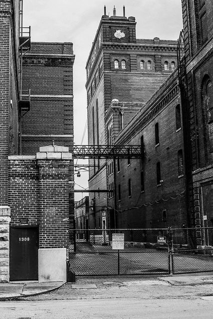 The brewery and its closed doors. Author: Paul Sableman CC BY 2.0