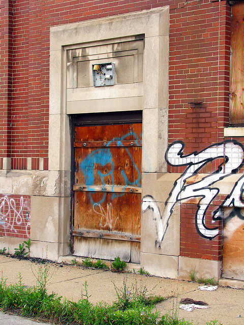 The entrance to the center. Author: Dave Hogg CC BY 2.0