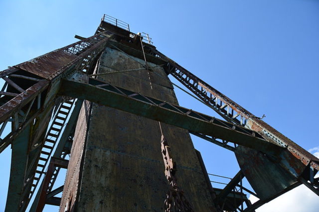 The equipment above the Institute shaft. Author: Halfmonkey CC BY-SA 3.0