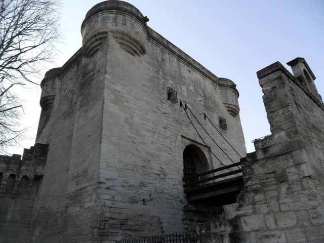 The gatehouse. Author: Vinko Rajic. CC BY 3.0