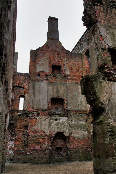 The ghostly remains from the fireplaces. Author: Phil Sangwell CC BY 2.0