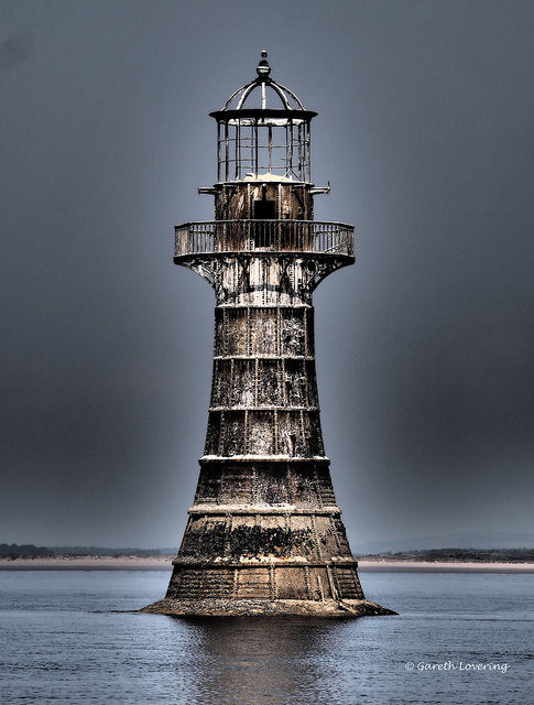 The heavily damaged iron plates. Author: Gareth Lovering Photography CC BY-ND 2.0