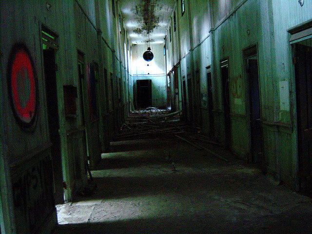The interior of the Sulfur Bath House. Author: Lisa CC BY 2.0