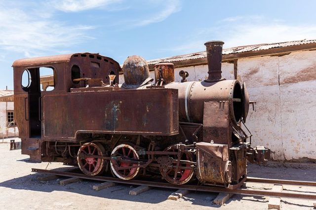 The locomotive used by the saltpeter works. Author: Diego Delso CC BY-SA 4.0