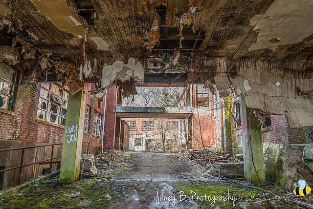 The outside of the hospital. Author: Amanda CC BY-ND 2.0