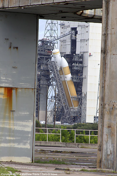 The preparation of the Alliance Delta IV Heavy rocket – view from underneath the old LC-34 launch pad. Author: Zero-G News CC BY-SA 2.0