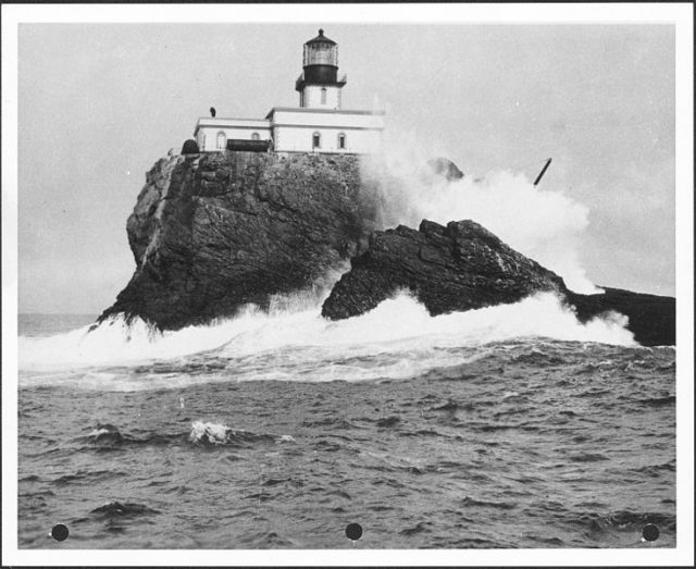 Waves smashing against the rock. Author:  U.S. National Archives and Records Administration Public Domain