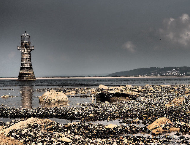 Whiteford Lighthouse at low tide. Author: Gareth Lovering Photography CC BY-ND 2.0