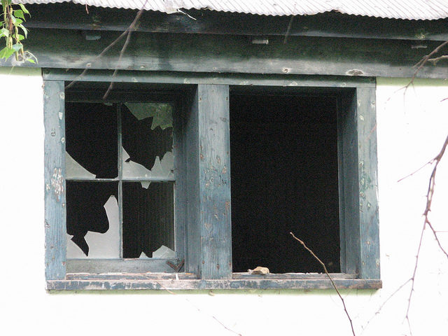 Windows – irresistible for vandals. Author: bobistraveling CC BY 2.0