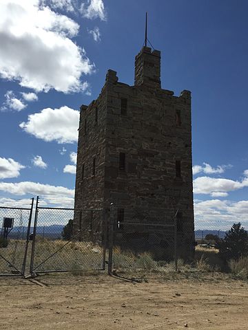 The top was designed to serve as a watchtower. Author: Famartin – CC BY-SA 4.0
