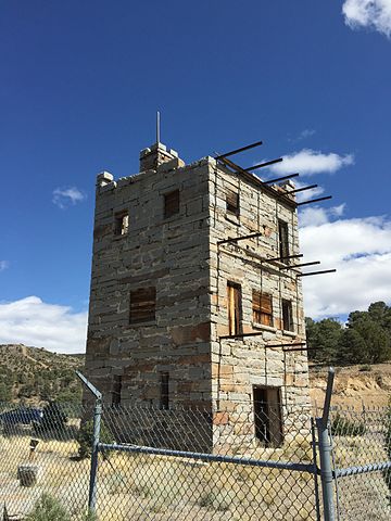 It was built from local granite. Author: Famartin – CC BY-SA 4.0
