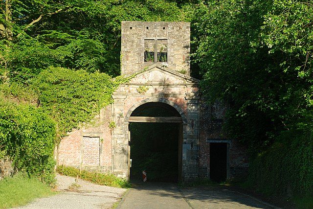 640px-belgique_-_porte_de_namur_villers-la-ville_01-640x427.jpg