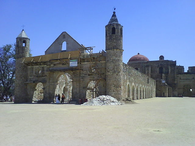 The ex-monastery complex/ Author: Fernando Solís – CC BY-SA 3.0