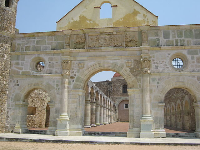 640px-exconvento_y_templo_santiago_apostol_02-640x480.jpg