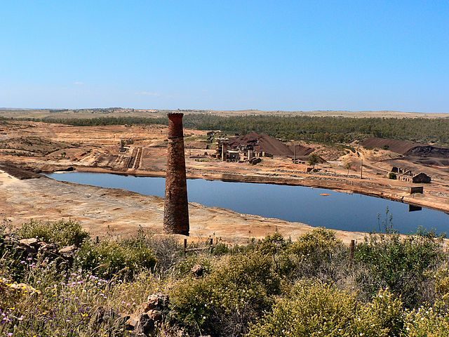 São Domingo mine and the acidic lagoon – Author: Paulo Juntas – CC BY-SA 2.5