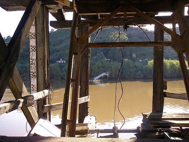 Former loading station in Pormarão port on the Rio Guadiana – Author: Bunks – CC BY 3.0