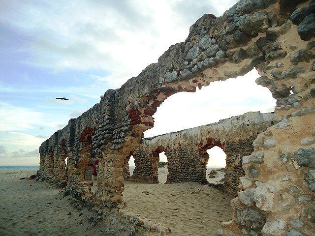 640px-ruins_of_1964_cyclonedhanushkoditamilnadu_-_panoramio-640x480.jpg