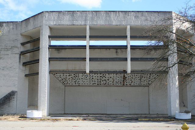 Regency Mall. Author: Mike Kalasnik – CC BY 2.0