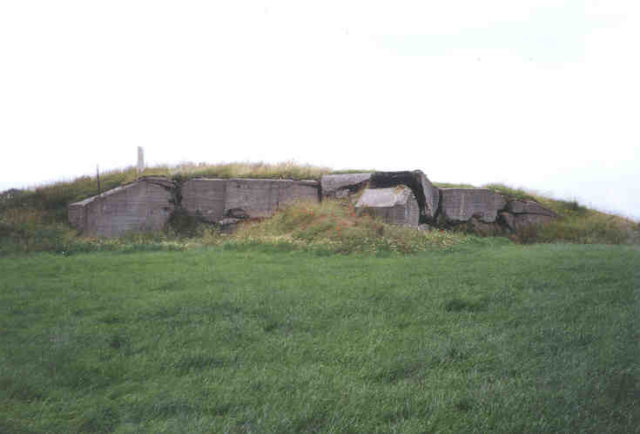 A bunker ruins. Author: Saperaud CC BY-SA 3.0