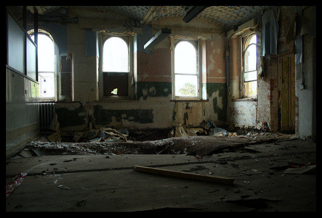 A heavily destroyed floor. Author: Olga Pavlovsky CC BY 2.0