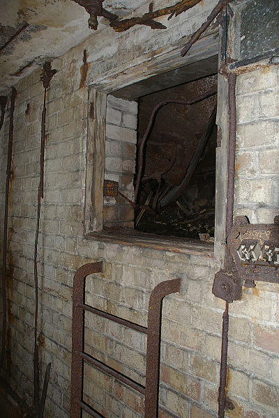 A preserved piece of history. Author: mattbuck CC BY-SA 3.0