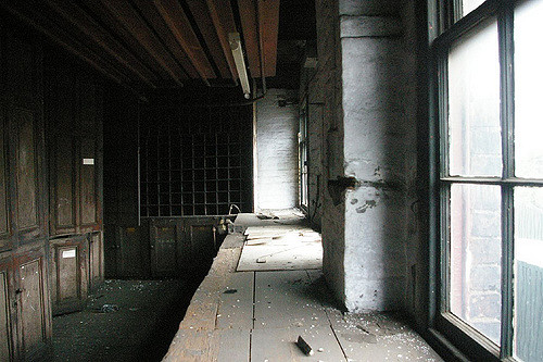 A row of windows. Author: http://underclassrising.net/ CC BY-SA 2.0