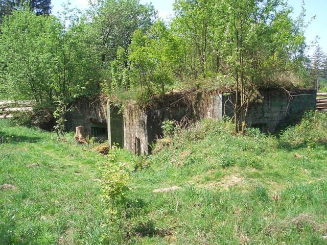 Abandoned and destroyed bunkers. Author: Rurseekatze CC BY-SA 3.0