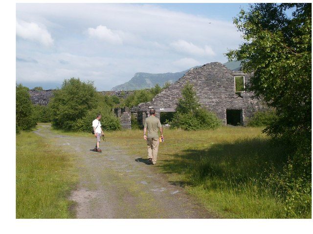 Abandoned slate dressing shed. Author: Julian Thomas CC BY-SA 2.0