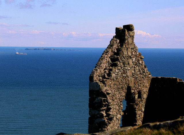 An abandoned structure found on the isle. Author: Allister Combe CC BY-SA 2.0