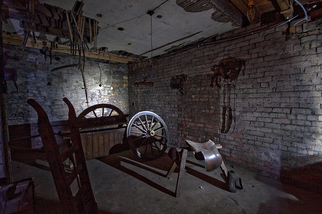 Abandoned repair shop. Author: simon sugden CC BY 2.0