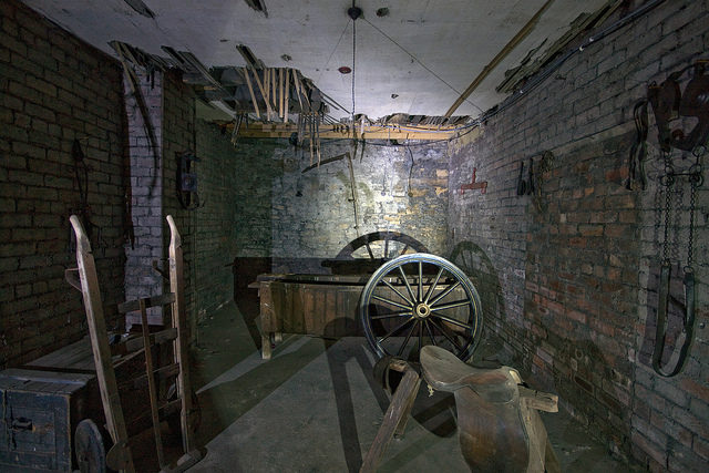 Abandoned repair shop different angle. Author: simon sugden CC BY 2.0