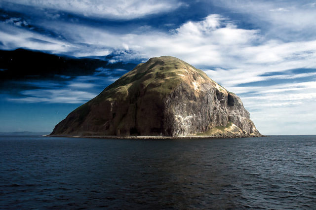 Ailsa Craig alone and abandoned. Author: Paul Hart (atomicjeep) from Glasgow, Scotland