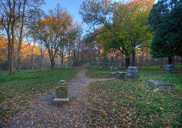 Bachelor’s Grove Cemetery. Author: Mark Bergner CC BY-SA 4.0
