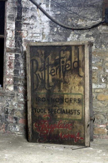 Butterfield sign. Author: simon sugden CC BY 2.0