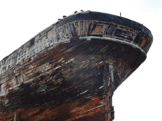 Close-up of the ship’s hull. Author: Michael Coghlan CC BY-SA 2.0