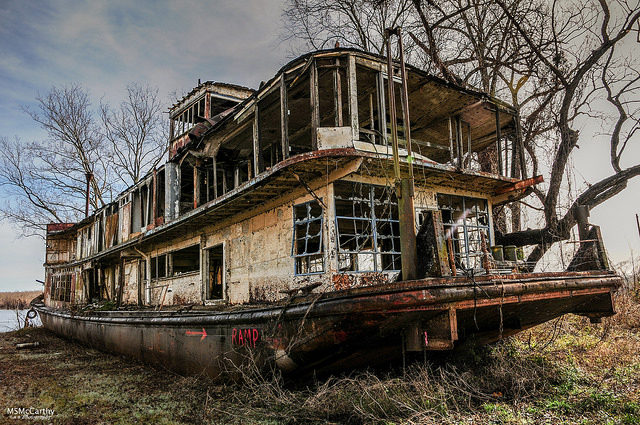 Decaying and abandoned alternative view. Author: Michael McCarthy CC BY-ND 2.0