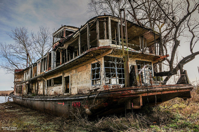 Decaying and abandoned alternative view. Author: Michael McCarthy CC BY-ND 2.0