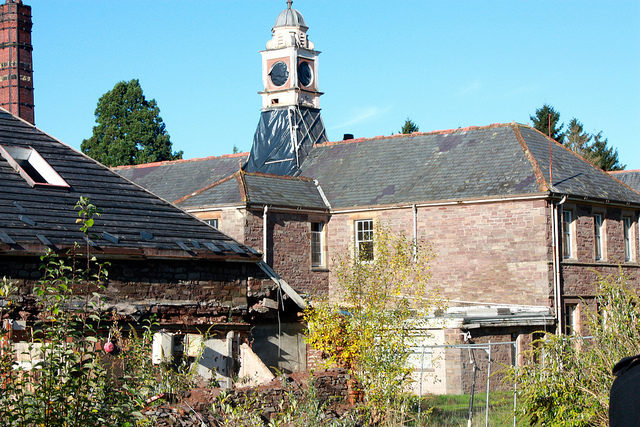 General view of the hospital close-up. Author: National Assembly for Wales CC BY 2.0