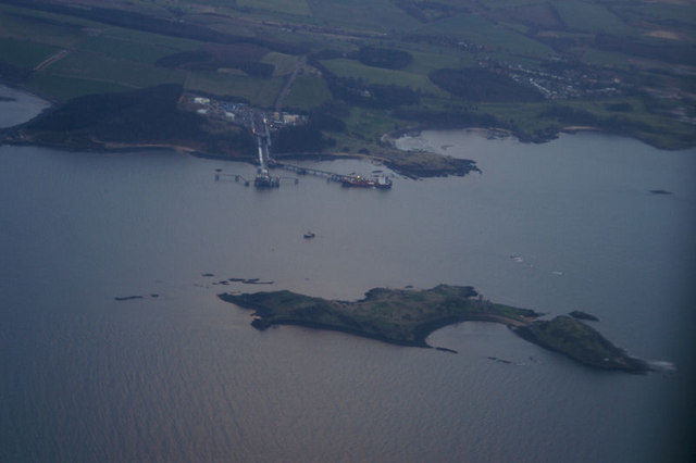 Inchcolm viewed from the air. Author: Mike Pennington CC BY-SA 2.0
