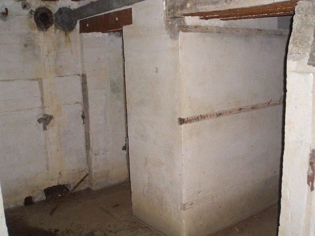 Inside the bunker. Author: Rurseekatze CC BY-SA 3.0