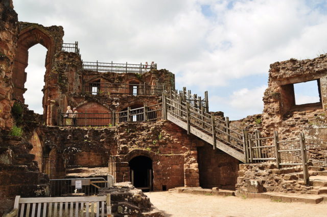 Kenilworth Castle is one of the most visited ruins in England. Author: Nilfanion. CC BY-SA 4.0