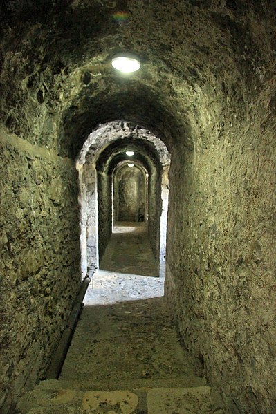 One of the castle’s corridors. Author: Karen Roe from Bury St Edmunds, Suffolk, UK, United Kingdom CC BY 2.0