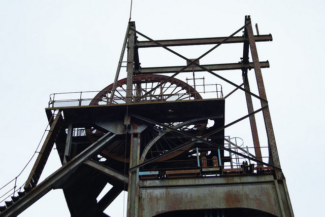 Pithead frame alternative view. Author: Chris Sampson CC BY 2.0