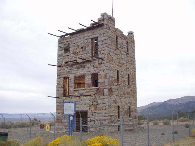 Stokes Castle was built to look like an Italian medieval tower. Author: Toiyabe – CC BY-SA 3.0