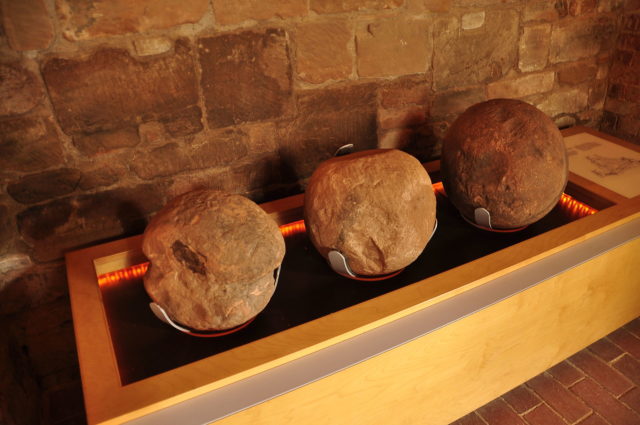 The 800-year-old trebuchet balls. Author: Nilfanion. CC BY-SA 4.0