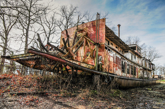 The destroyed stern paddle. Author: Michael McCarthy CC BY-ND 2.0