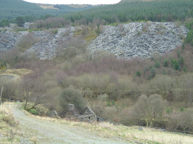 The disused Bryn Eglwys quarry. Author: © Optimist on the run, 2008 / CC BY-SA 3.0