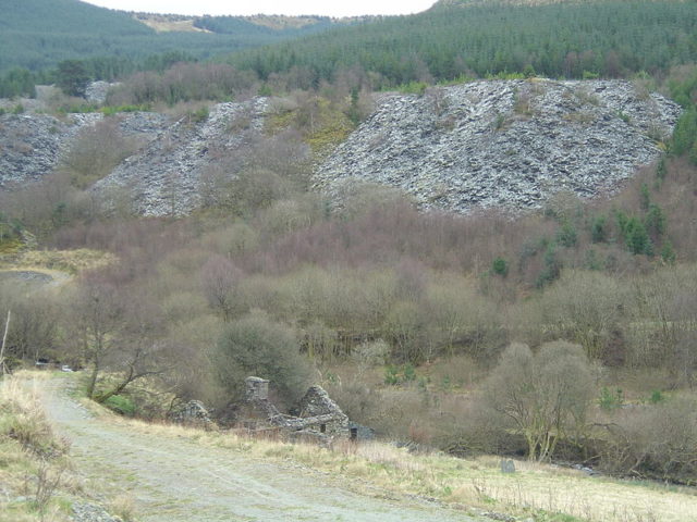 The disused Bryn Eglwys quarry. Author: © Optimist on the run, 2008 / CC BY-SA 3.0