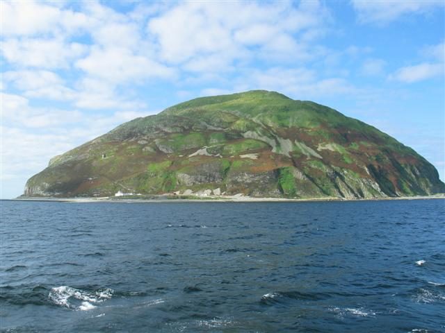 The east side of the island. Author: Johnny Durnan CC BY-SA 2.0